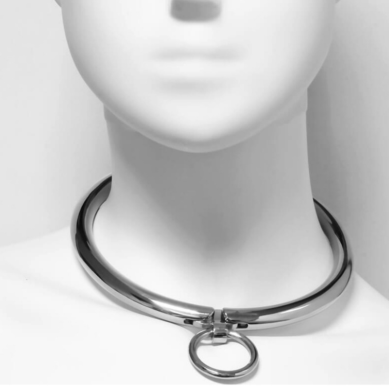 Colar bondage de metal 135 cm com cadeado 
Coleiras BDSM