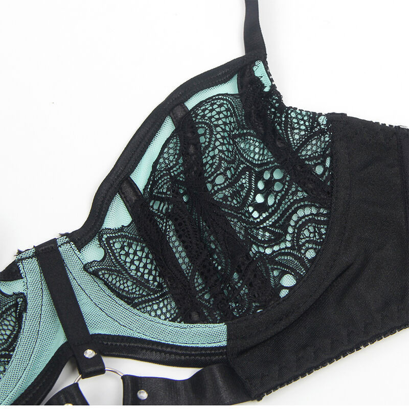 Ensemble lingerie SUBBLIME avec chaînes décoratives et résille cœurEnsembles Sexy